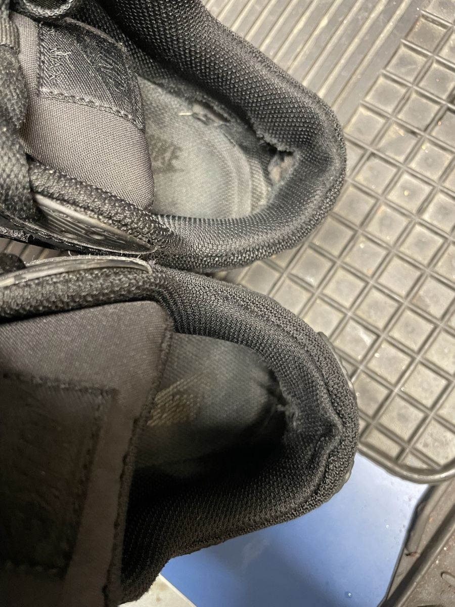 Nike Herrenschuhe: 2 Paar NIKE AIR MAX Schuhe – Gebraucht aus Nürensdorf von GR5050 5