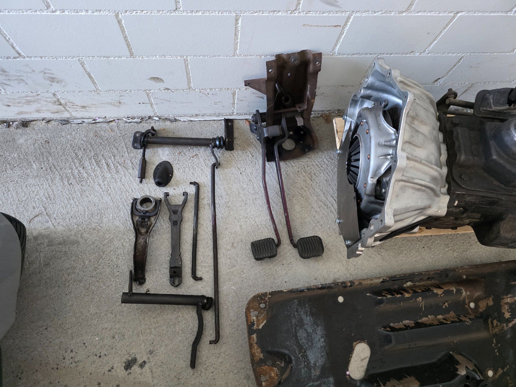Jeep Tutti pezzi di ricambio auto: Jeep CJ7 schalt Getribe – Usato da Altendorf venduto da Heri6 2