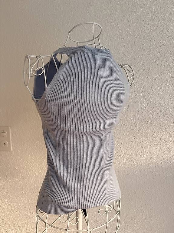Top:  Figurbetontes Ribbed Neckholder-Top  – Usato da Kriens venduto da dajaxoxo 3