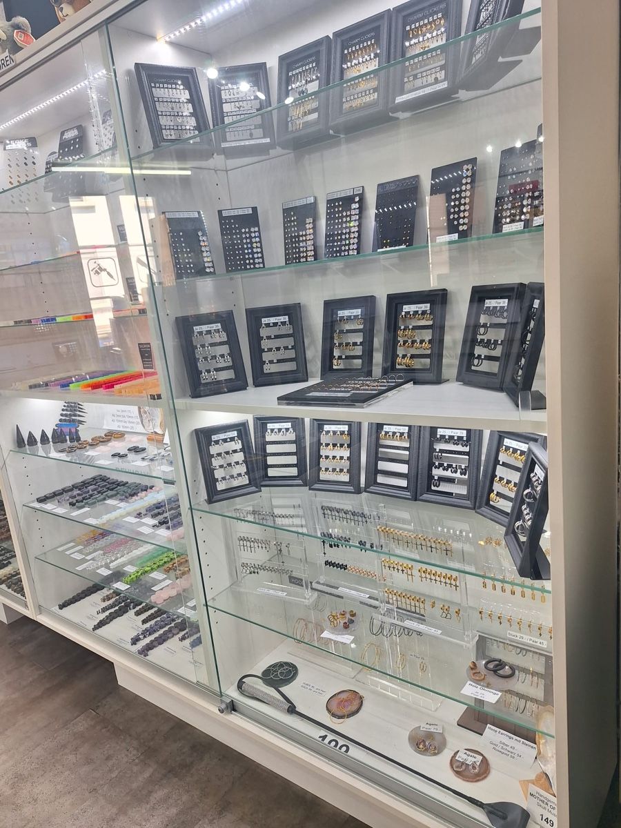 Vetrine: Schmuckvitrine gebraucht mit LED und Gläser – Usato da Strengelbach venduto da KW. 1
