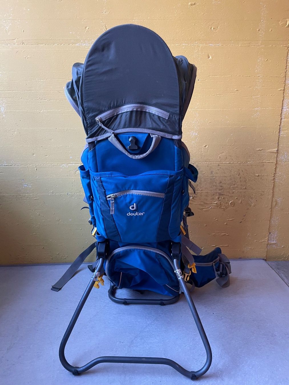 Deuter Bauch- & Rückentragen: Kinderkraxe Deuter blau – Gebraucht aus Zürich von Eis 1
