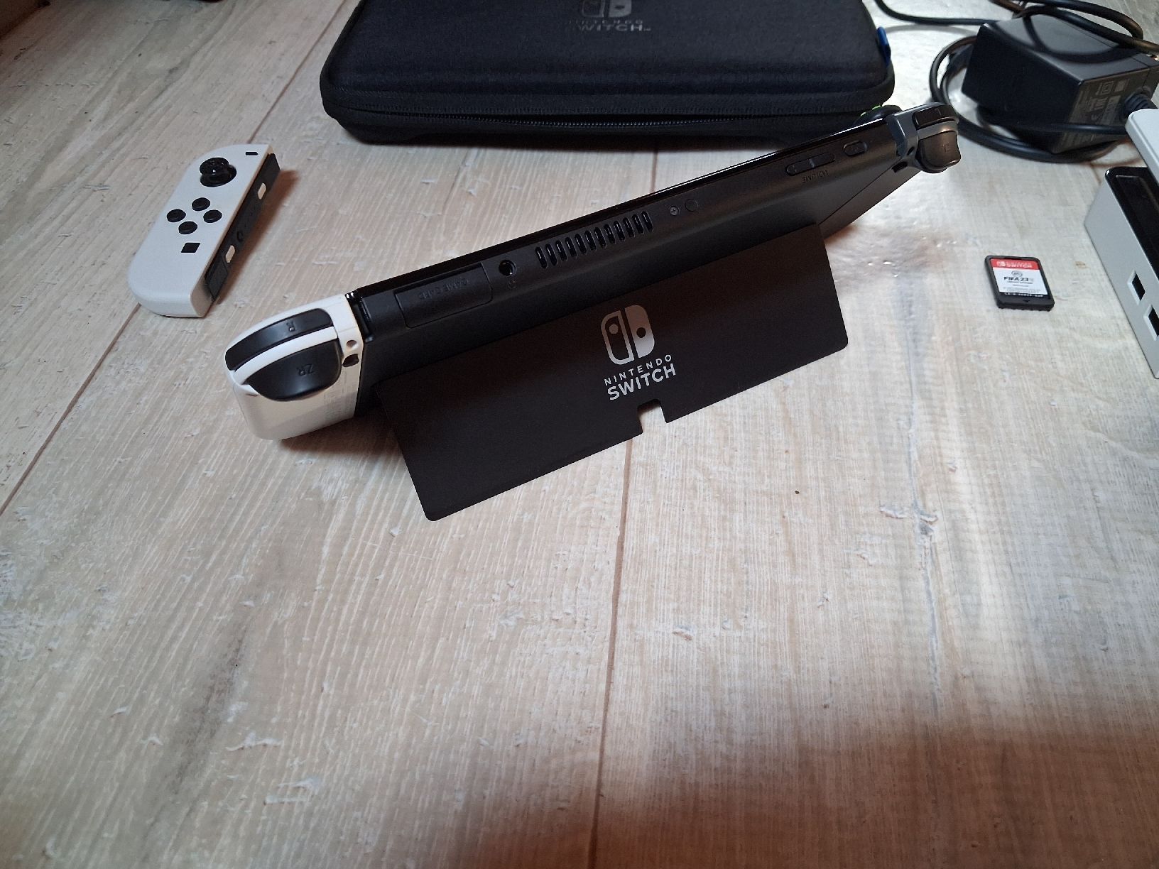 Nintendo Consoles: Nintendo switch oled + jeu – D'occasion à Mayens-De-Chamoson par arvine29 2