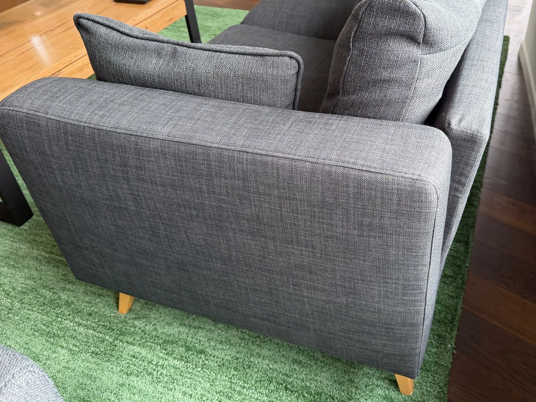 Maisons du monde Sofas: Sofa 3-Sitzer dunkelgrau Stoff modern – D'occasion à Dietikon par doo12 2