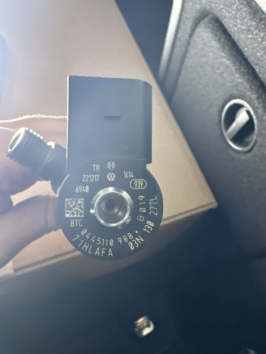 Volkswagen Tutti pezzi di ricambio auto: VW Einspritzdüse 03N 130 277 L – Usato da Rekingen venduto da Albin_Kokollari 2