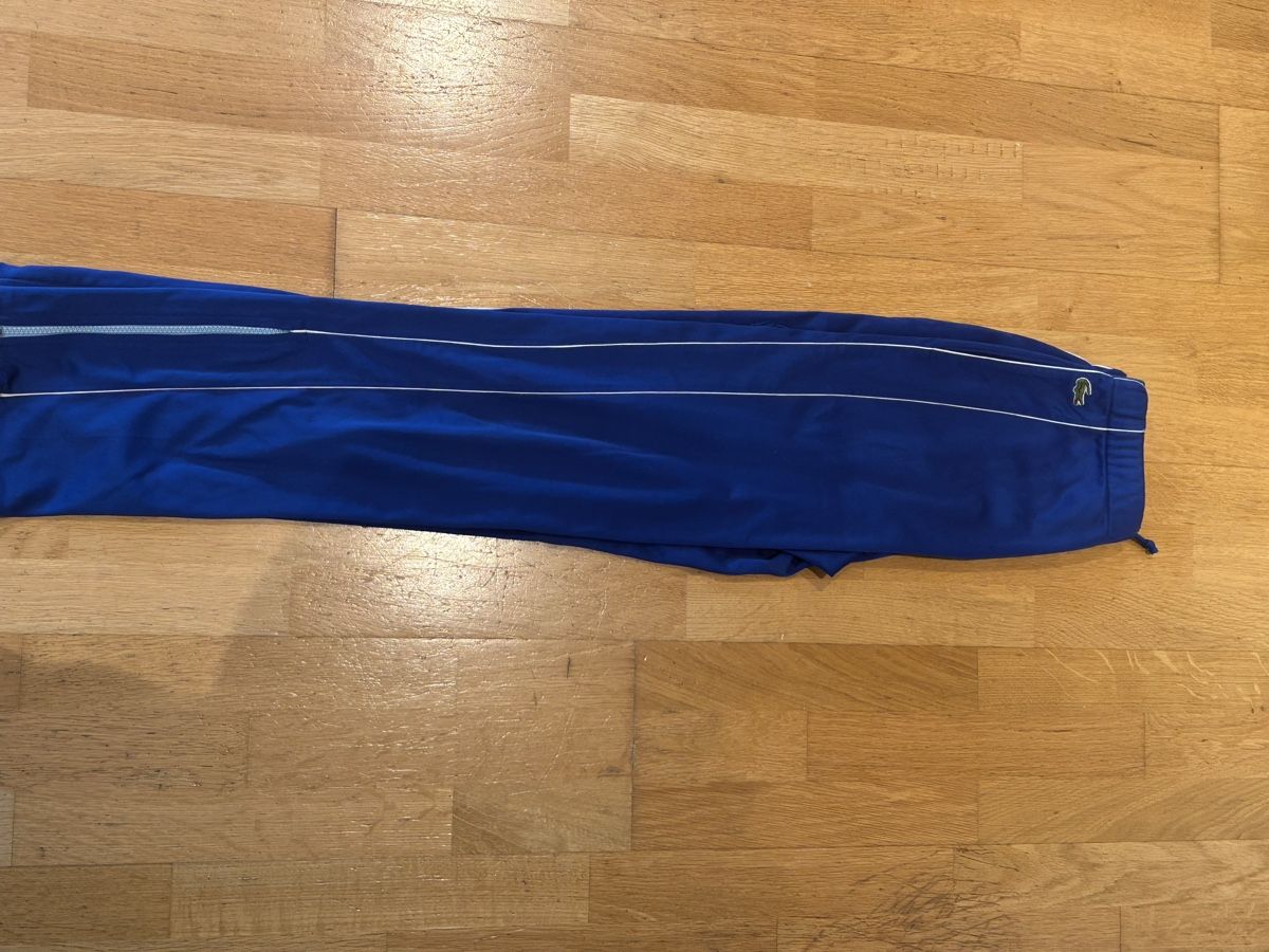 Lacoste Pantaloni: Trainingshose Lacoste Blau – Usato da rodersdorf venduto da ced_sk6j 2