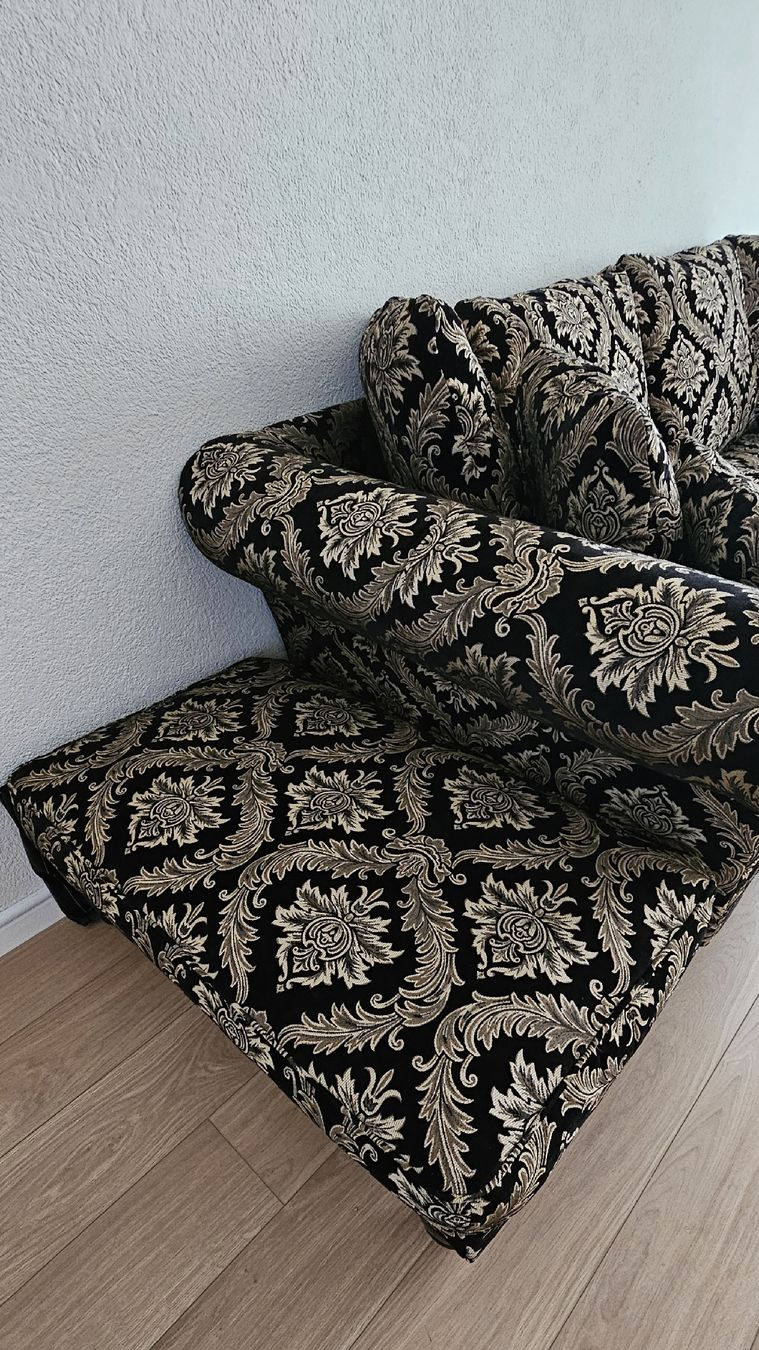 Kare Divani: Kare Design 2 Barock-Sofa mit 1 Hocker – Usato da Uster venduto da _only4you_ 4