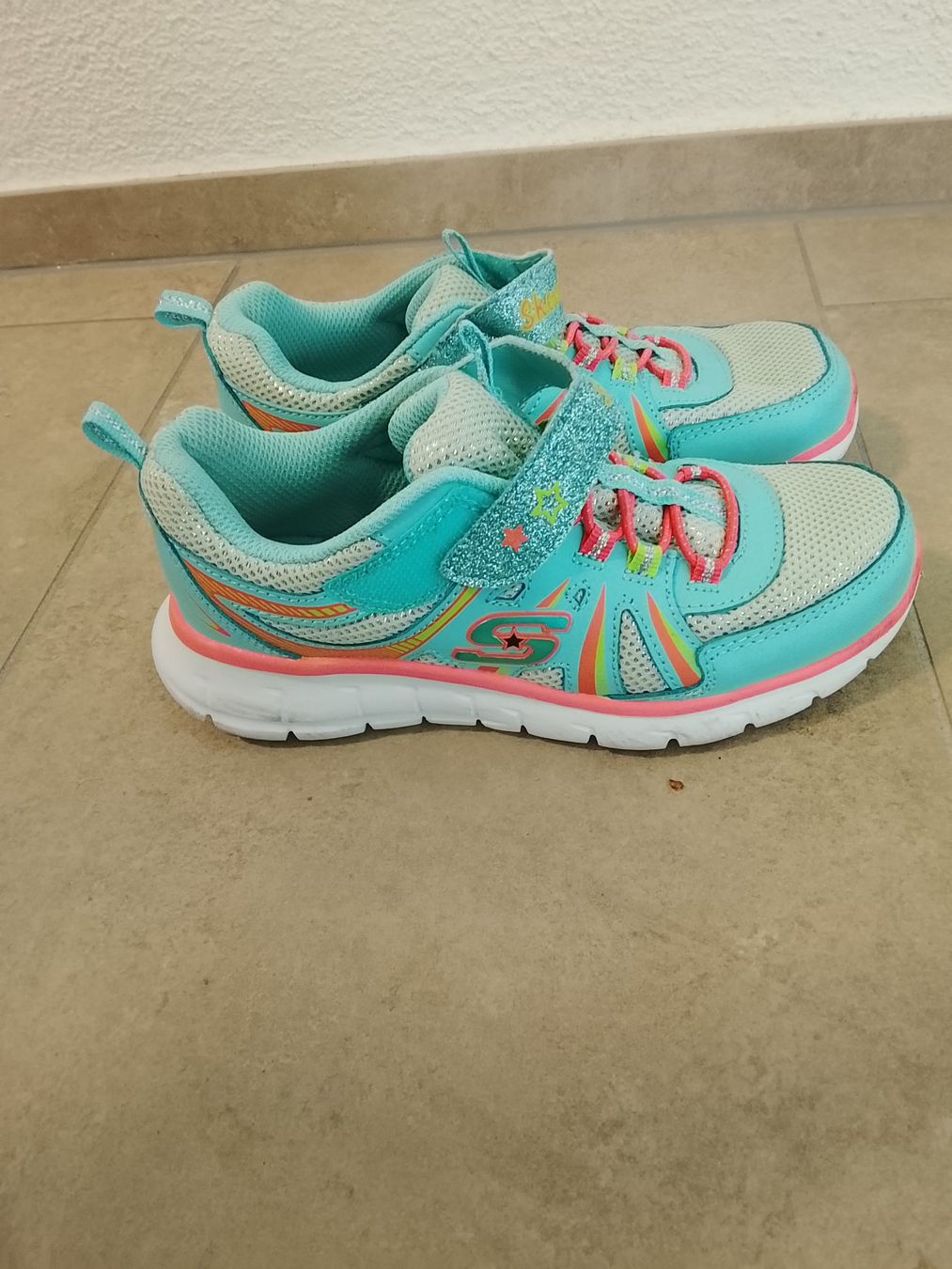 Skechers Scarpe per ragazzi: Turnschuhe Kinder Skechers Gr. 33 – Nuovo (secondo la descrizione) da St. Gallen venduto da Fluros 1