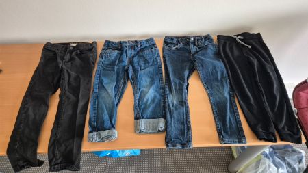 3 jeans denim et 1 kiabi, taille 116 : PN: CHF 69.90