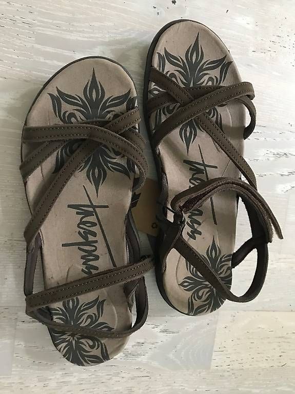 Chaussures femmes: Sandalen Freizeit Marke Trespass Grösse 40 – D'occasion à Kaiseraugst par Bedabe 1