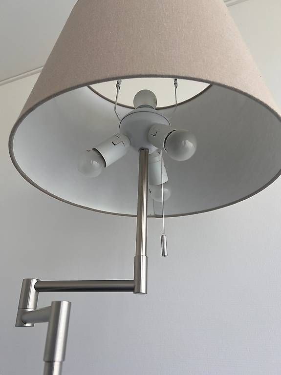 Lampade: Ständerlampe dimmbar, höhenverstellbar  – Usato da Bern venduto da Guggibern 3