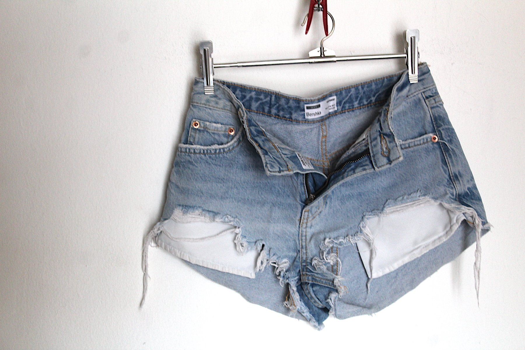 Bershka Jeans: Kurze Denim Bershka  Jeans , EU Gr. 32 – Usato da Locarno venduto da madame-tus-sauds 2