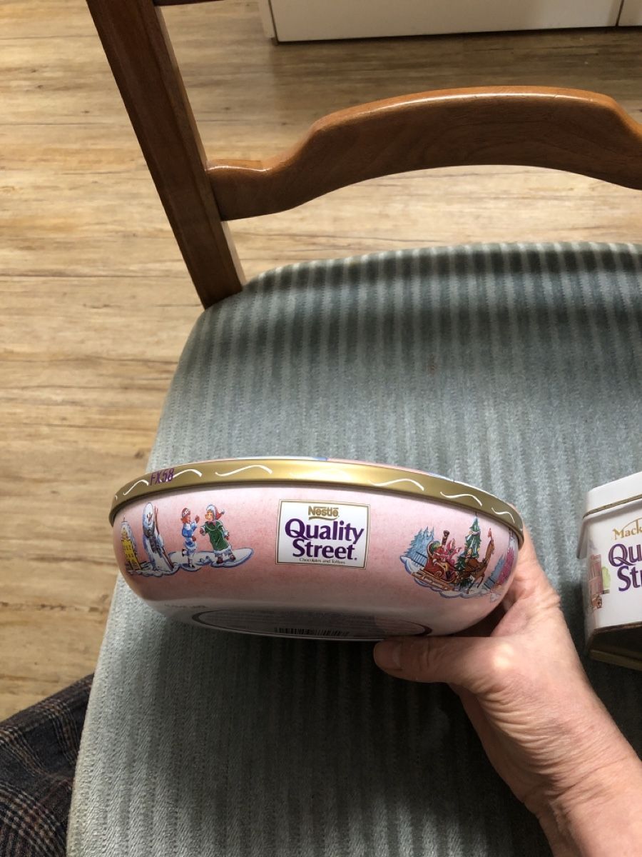 Sonstige Dekorationen & Accessoires: Zwei alte Blechdosen Quality Street – Gebraucht aus Zürich von sab_d82w 4