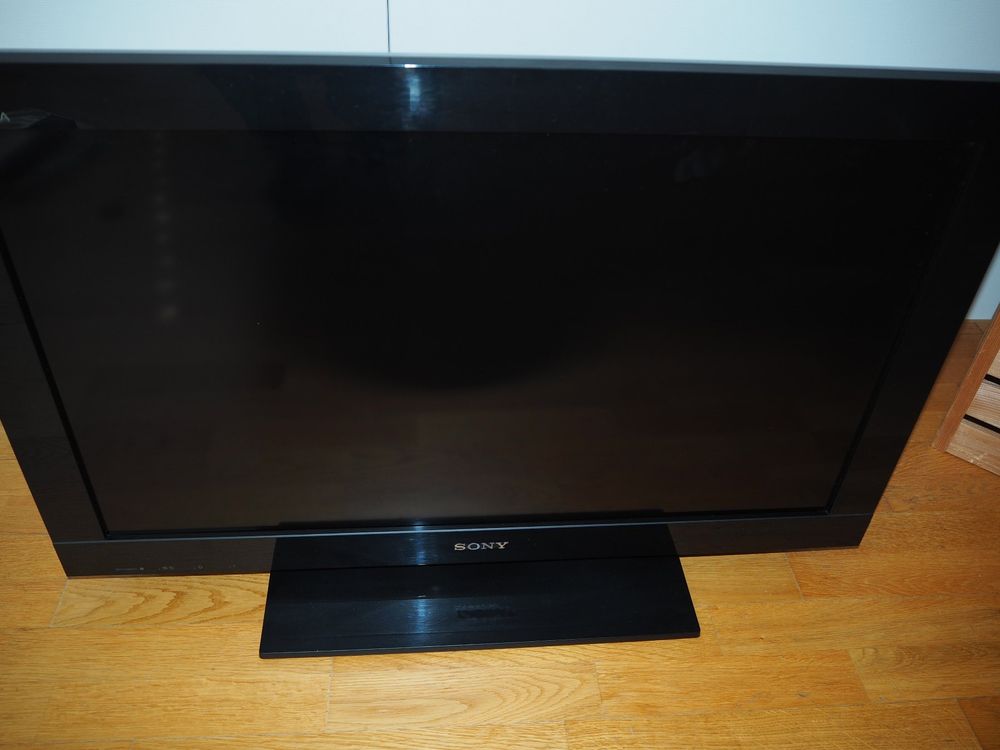 SONY Bravia KDL32BX400 32" FullHD TV Kaufen auf Ricardo