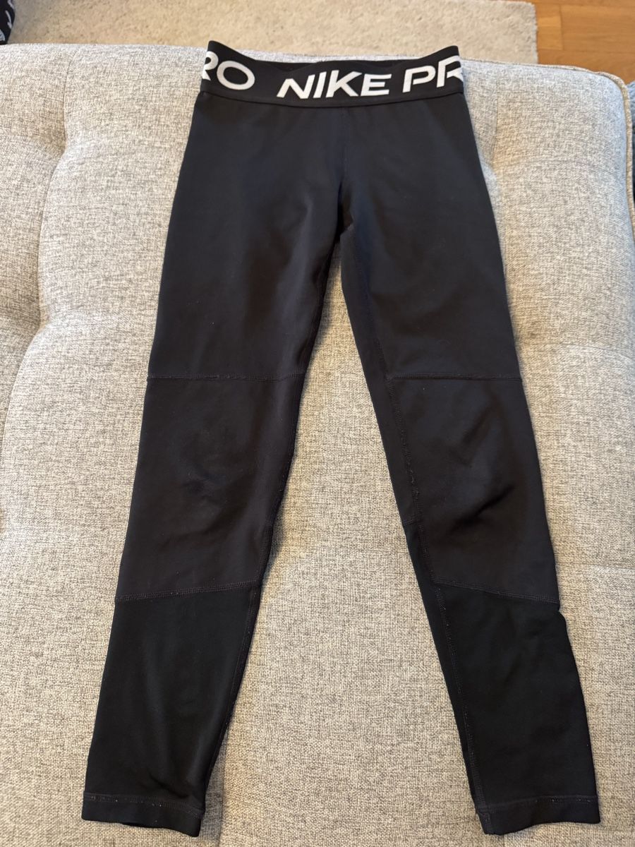 Nike Hosen: Nike Pro Turnhose 128/137 – Gebraucht aus Dierikon von FraeuleinMaus17