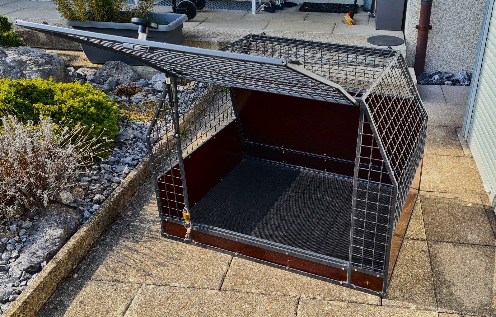 Käfige, Transport & Sicherheit: Hundebox sehr gepflegt – Gebraucht aus Saland von V-Tour 1