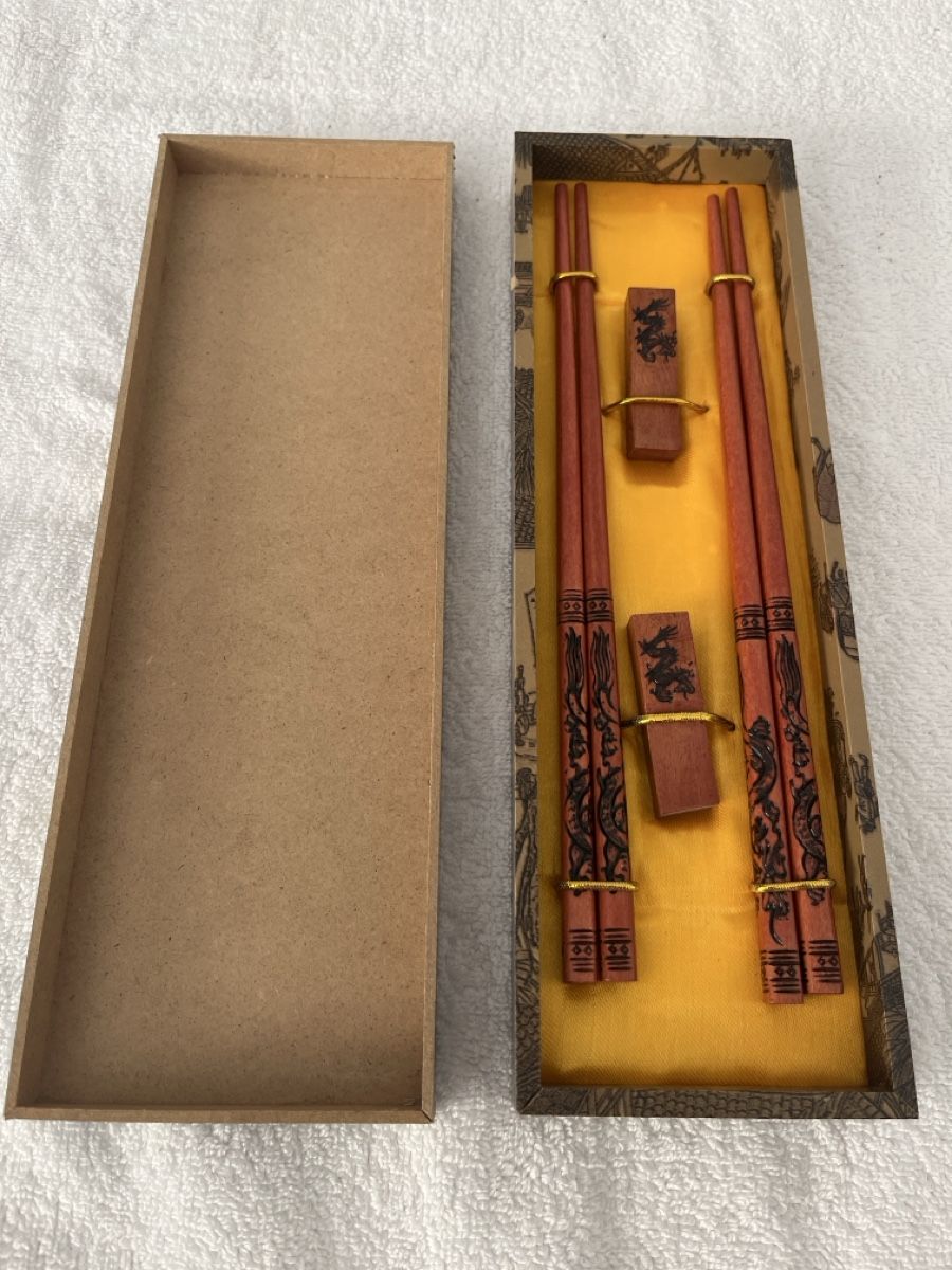 Bestecksets: Essstäbchen Set mit Drachenmotiv und Halterung im Karton – Neu und originalverpackt aus Gockhausen von London95 4
