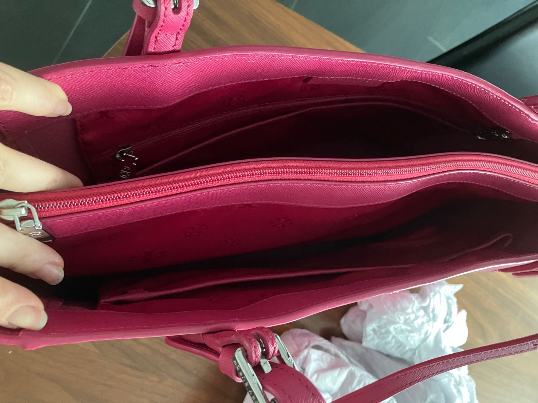 Tory Burch Sacs femmes: Neuwertig Tory Burch Shopper Leder – D'occasion à Windisch par Lyudmila01 4