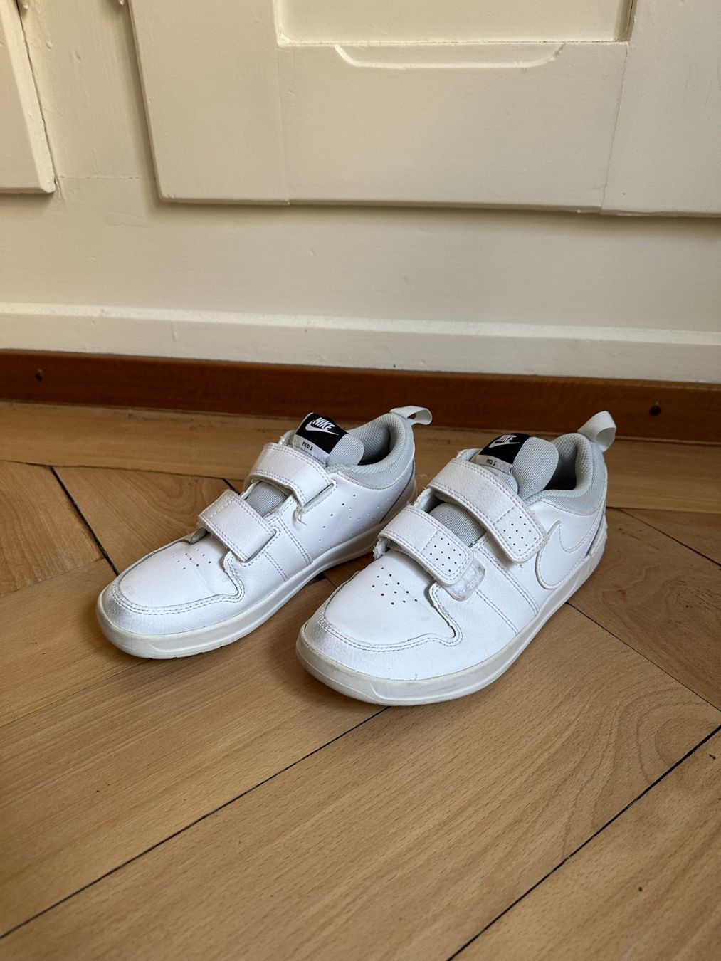Nike Scarpe da donna: NIKE Pico 5 Sneaker weiss 35 – Usato da Zürich venduto da Diazaio