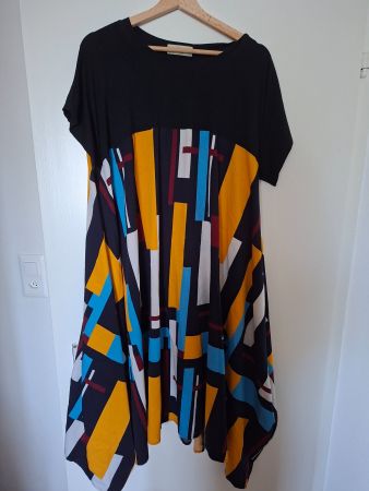 Design-Kleid Gr. M/L - bunte Musterung!