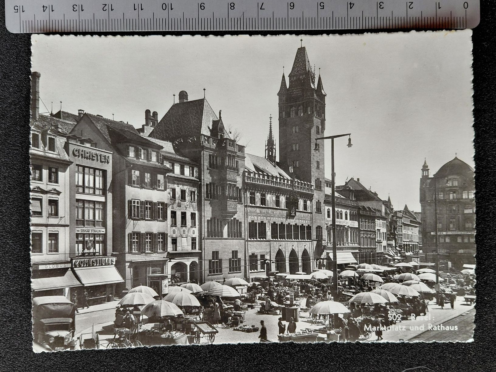 Cartoline postali: 1950 Ansichtskarte vom Marktplatz und Rathaus Basel – Usato da Heimiswil venduto da Ayvi