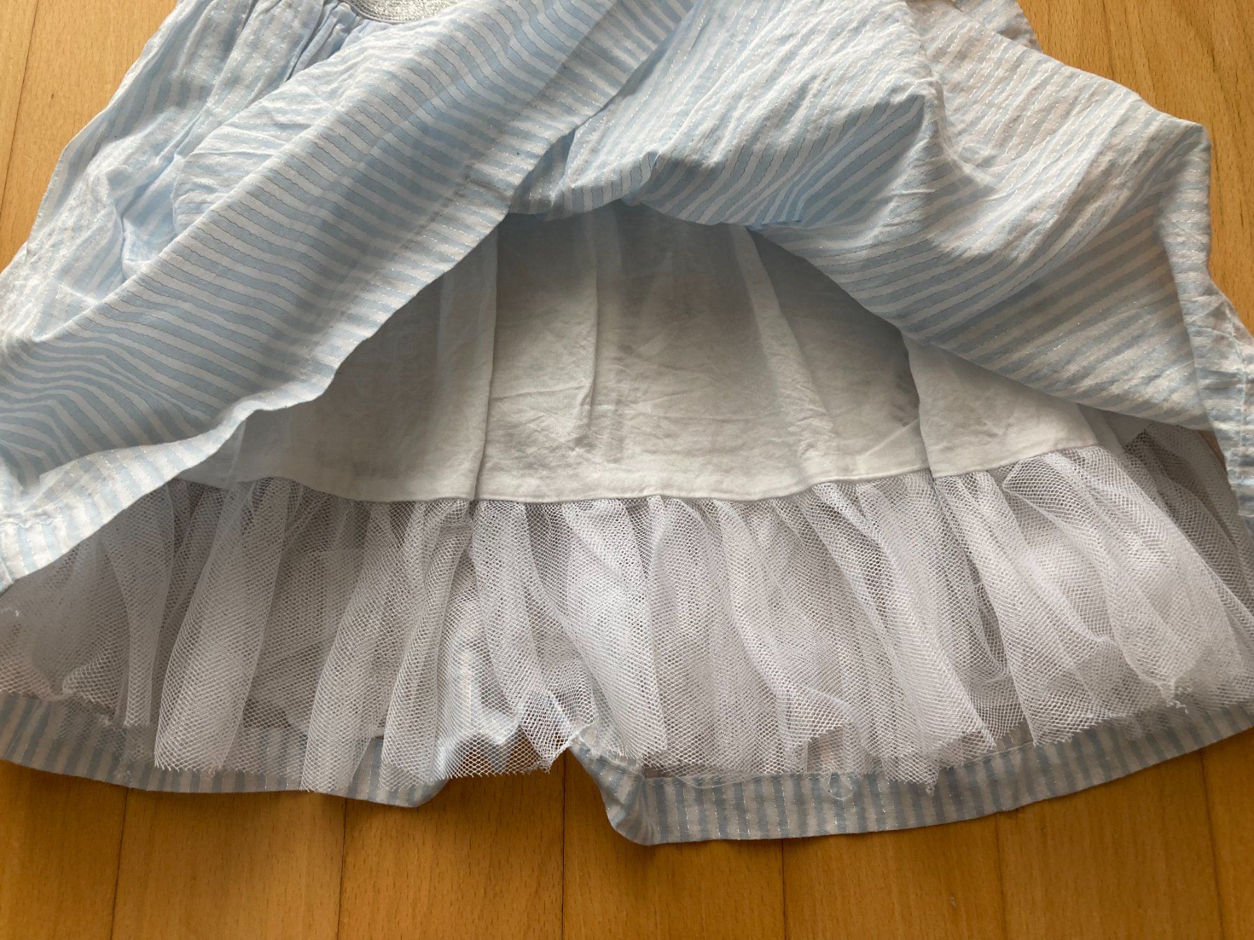 Vertbaudet Vestiti & Gonne: Kleid mit Glitzer und Rüschen – Usato da Muttenz venduto da Juvenile33 4
