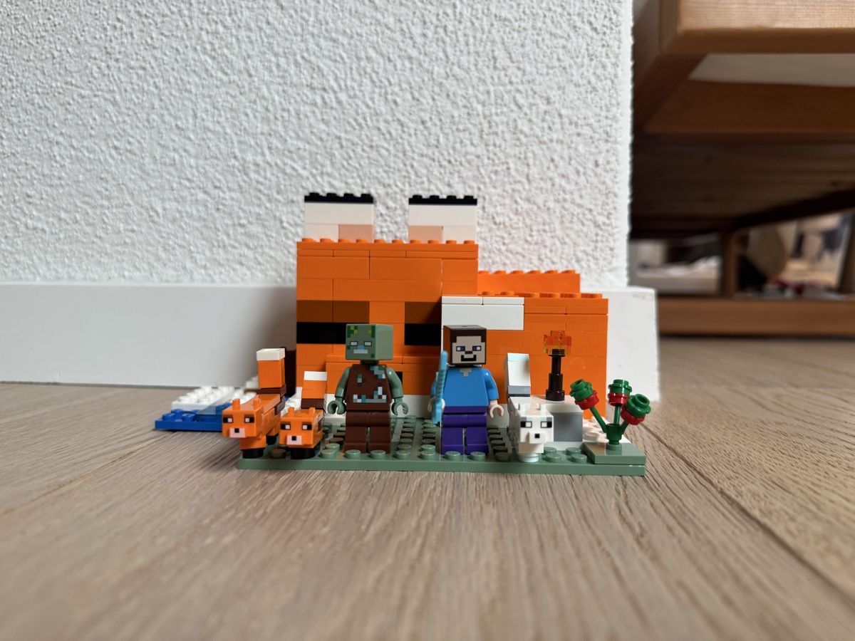 Lego Spielzeuge: Die Fuchs Lodge Lego Minecraft 21178 – Gebraucht aus Steffisburg von shopmanager 1
