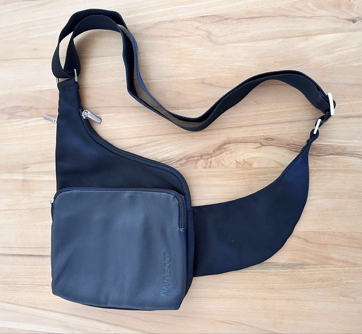 Navyboot Sacs: Navyboot Umhängetasche Leder  – Neuf (Voir description) à Watt par mosi72