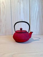 Iwachu Gusseisen Teekanne, rot, 0.65 l – Made in Japan
