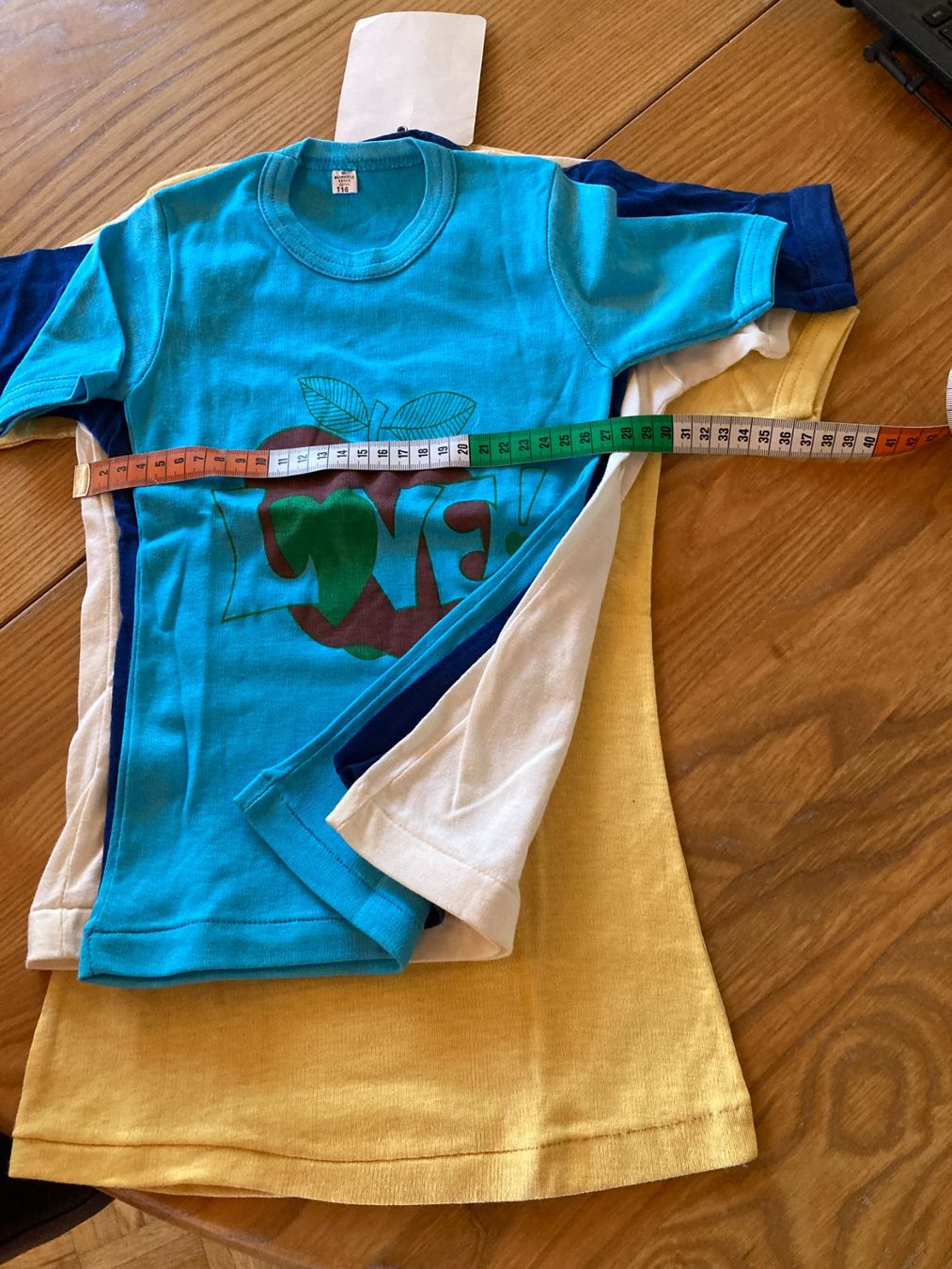 Kleiderpakete & -sets: T`shirt – Neu (gemäss Beschreibung) aus Balsthal von dasesaro