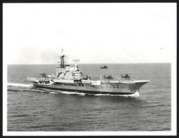 Fotografie Britischer Flugzeugträger He