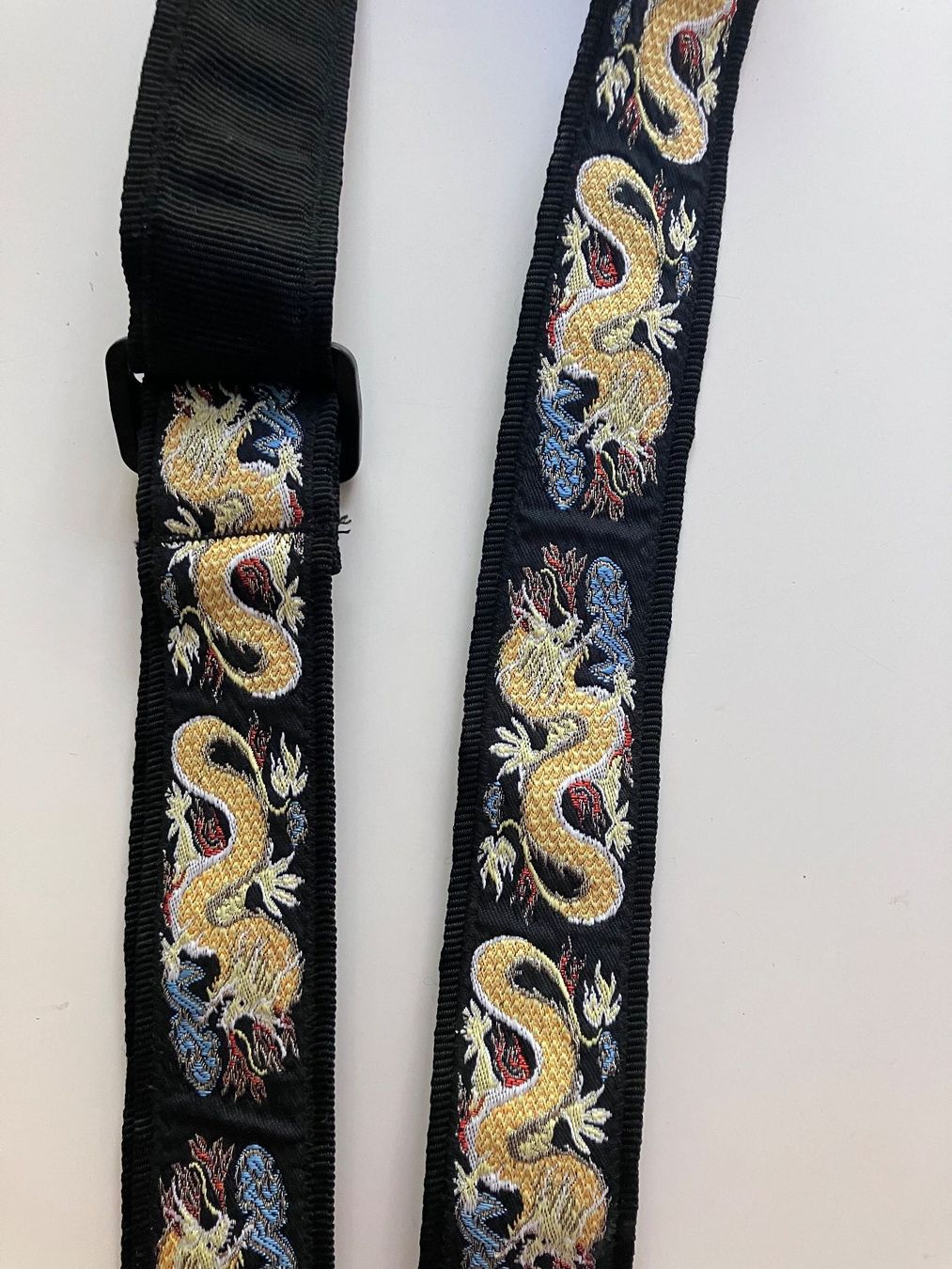 Strumenti musicali: Planet Waves E-Gitarrengurt China-Style (Dragon) – Usato da Luzern venduto da Madvibe 2