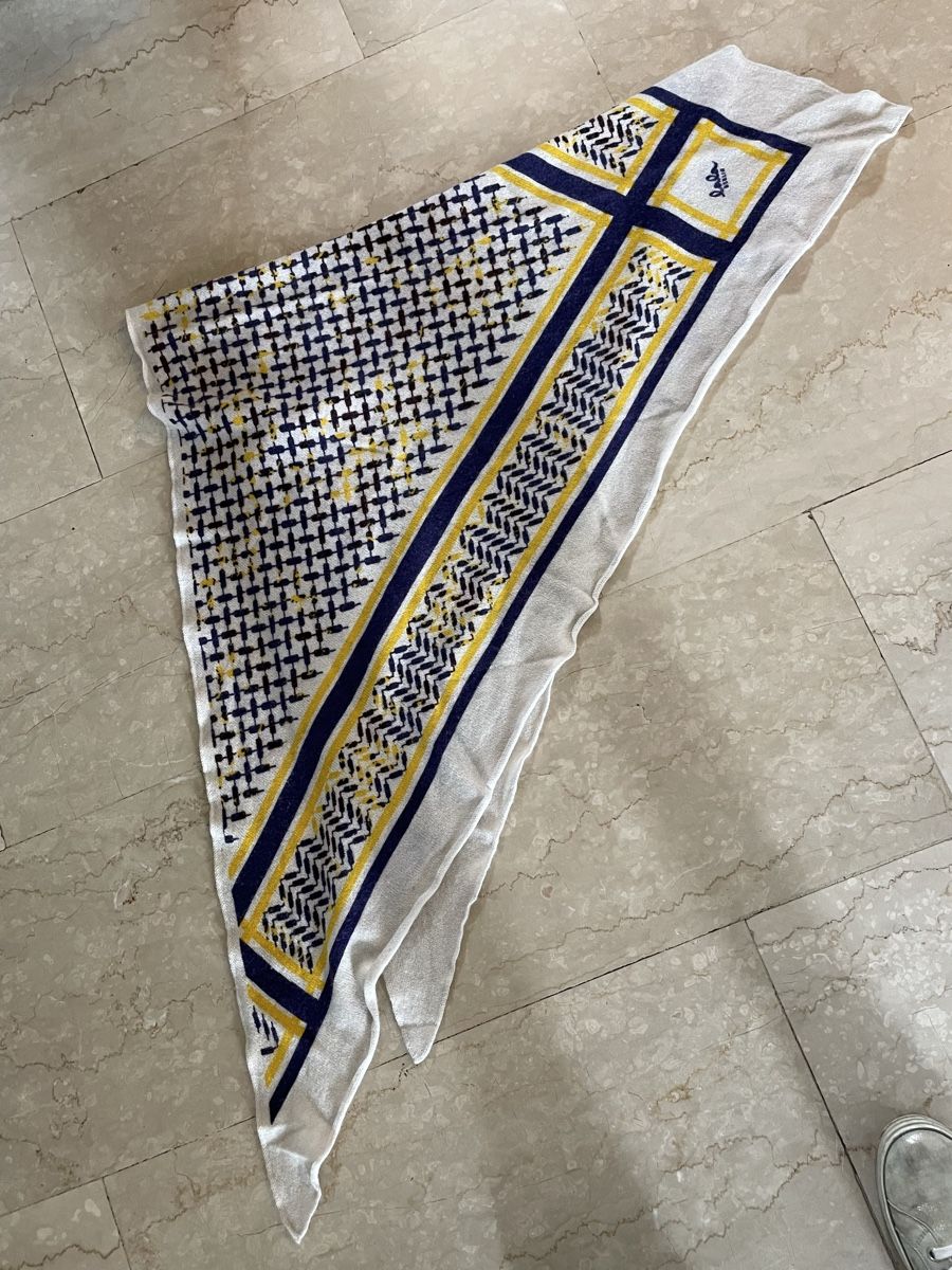 Lala Berlin Foulard & Sciarpe: Lala Berlin Cashmere Dreieckschal – Nuovo (secondo la descrizione) da Fribourg venduto da BieneMaja3