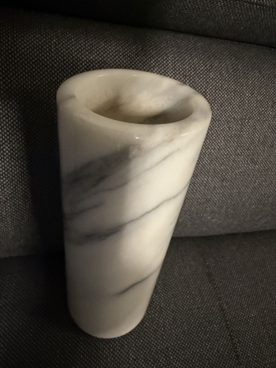Vasen & Gefässe: Weisse Marmor Vase Carrara – Gebraucht aus Buchs SG von and_d8tp