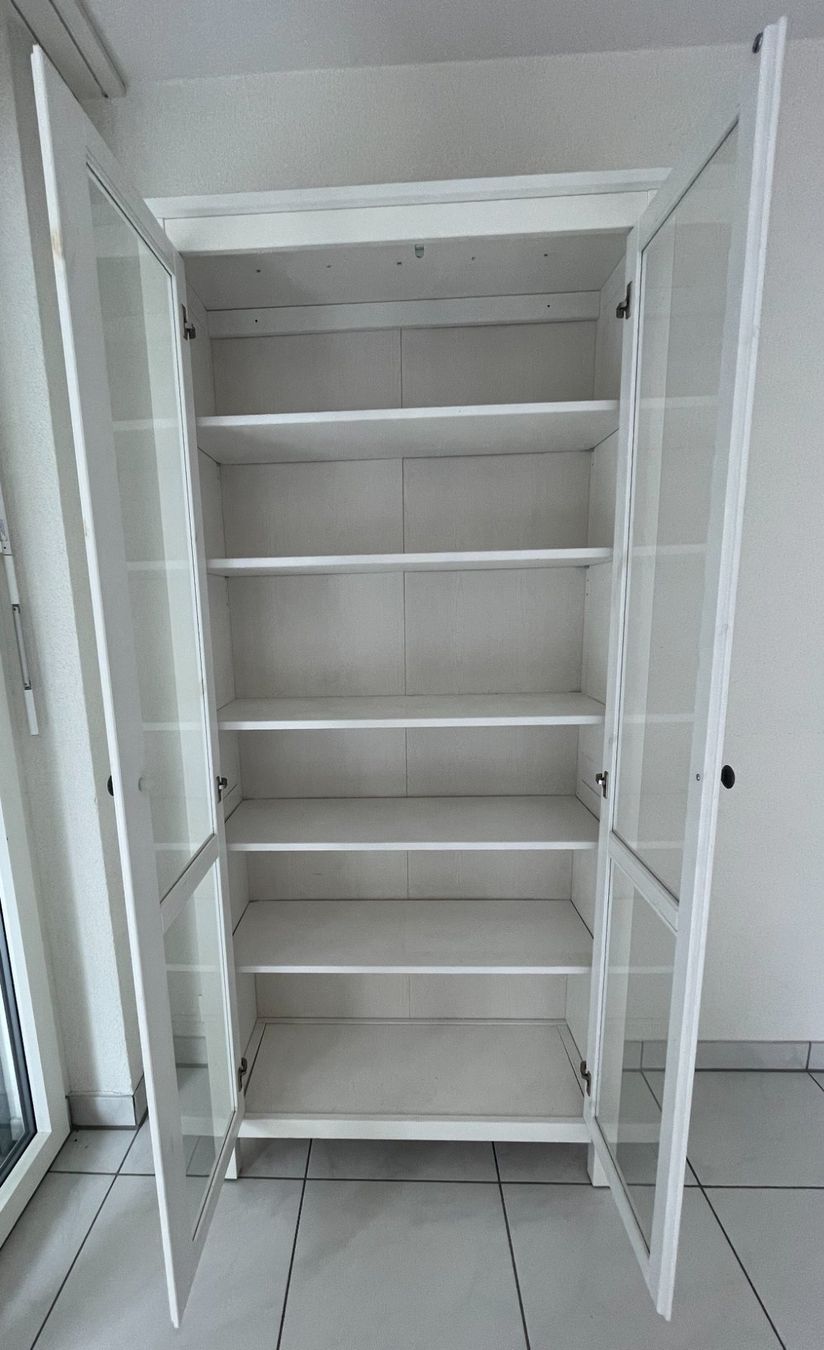 Ikea Vetrine: IKEA White Display Cabinet with Glass Doors – Usato da Basel venduto da JohnnyCrash 3