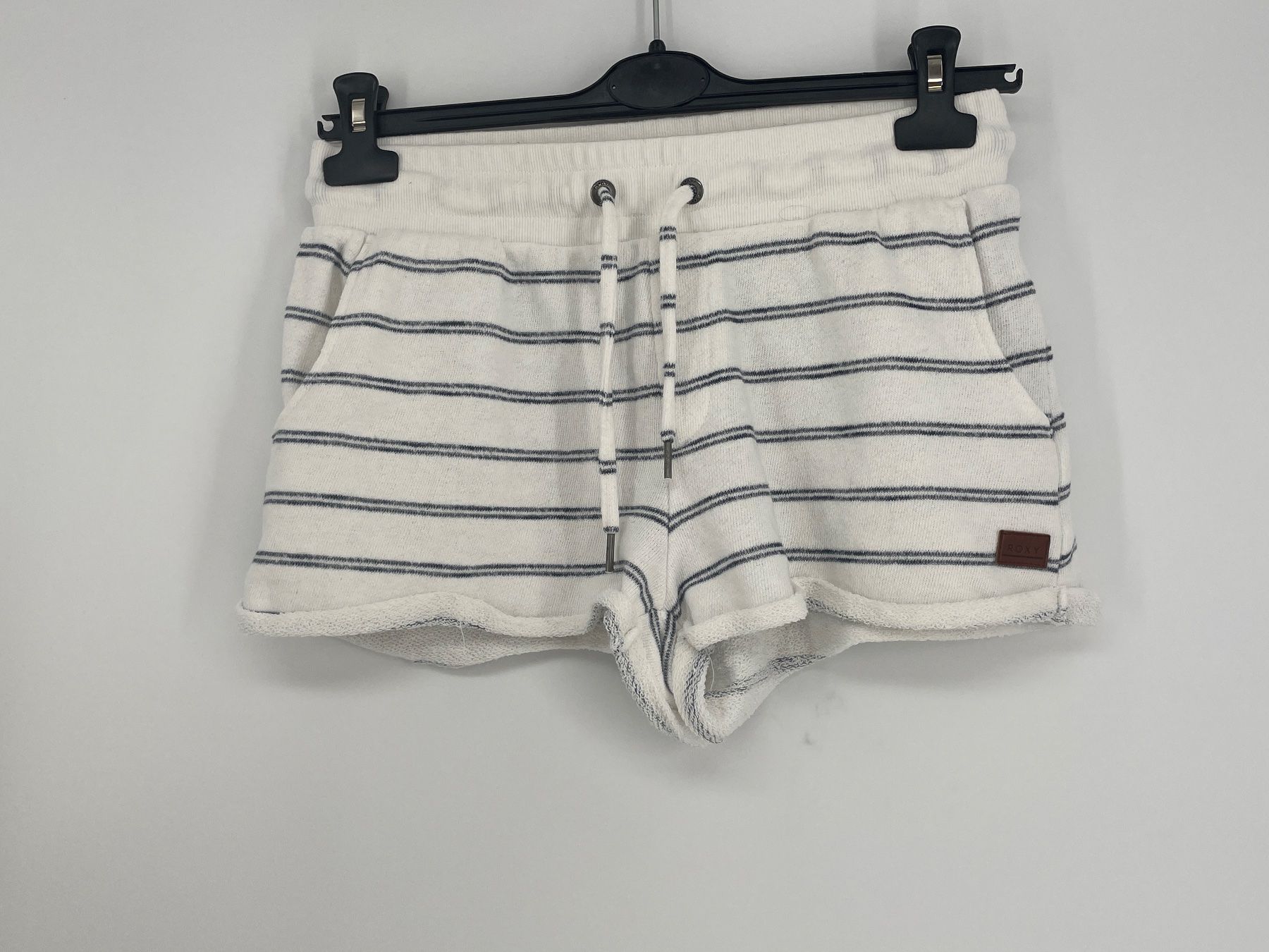 Roxy Pantaloni: Shorts Gr. L gestreift von Roxy – Usato da Auenstein venduto da moin.
