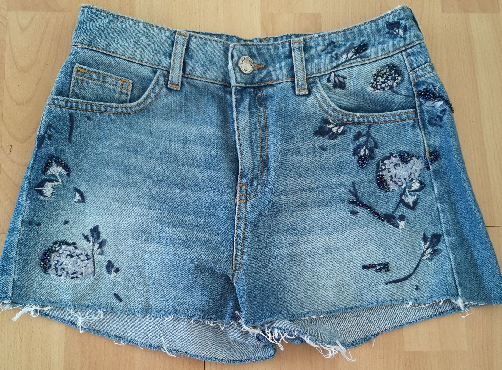 Jeans: Jeans-Hotpans Gr. 34 - Spendenaktion – Usato da Unterkulm venduto da Beljasch 1