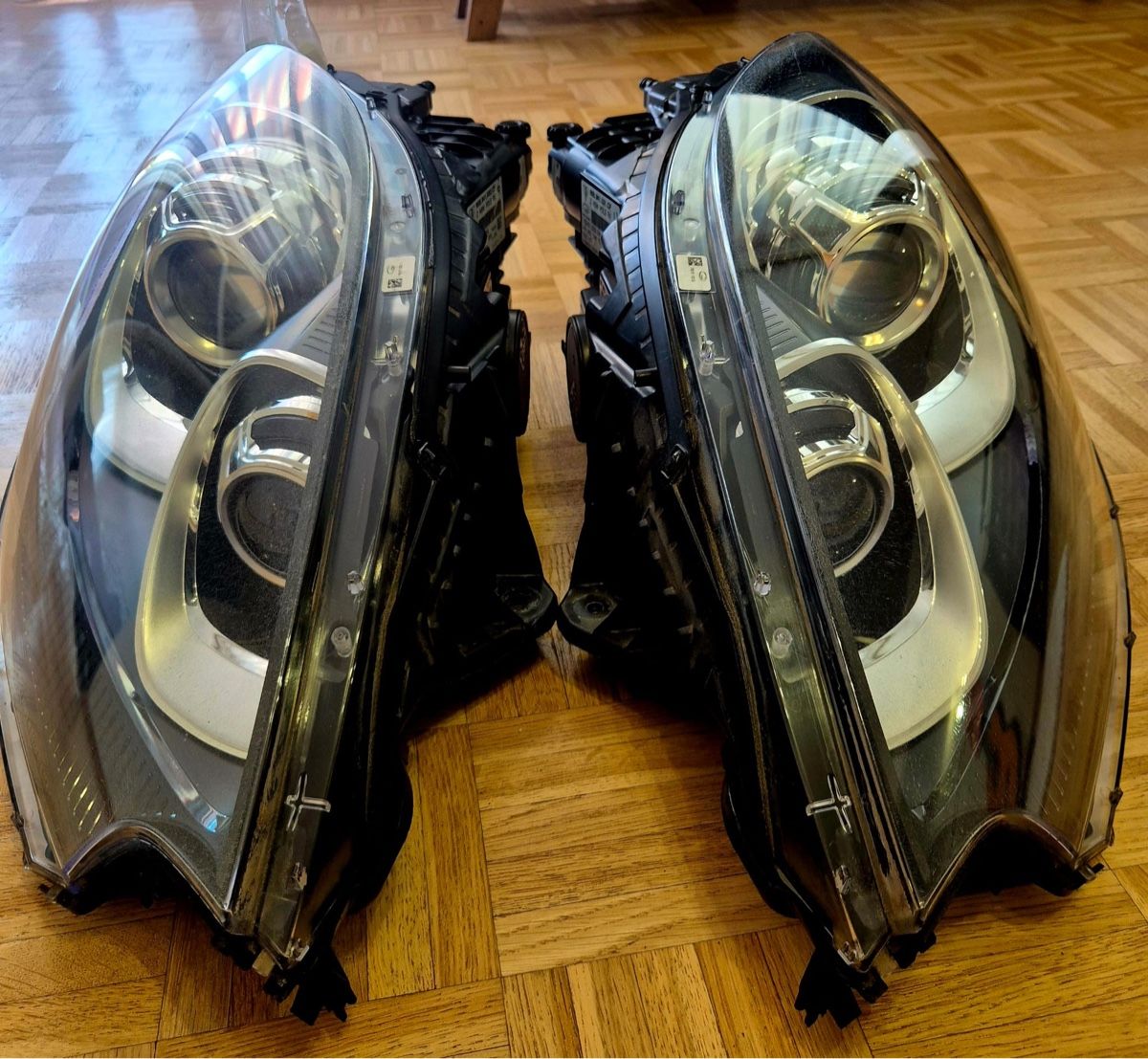 Porsche Tutti pezzi di ricambio auto: Original Porsche Macan 95B Scheinwerfer Satz – Usato da Hägglingen venduto da Dejansklc