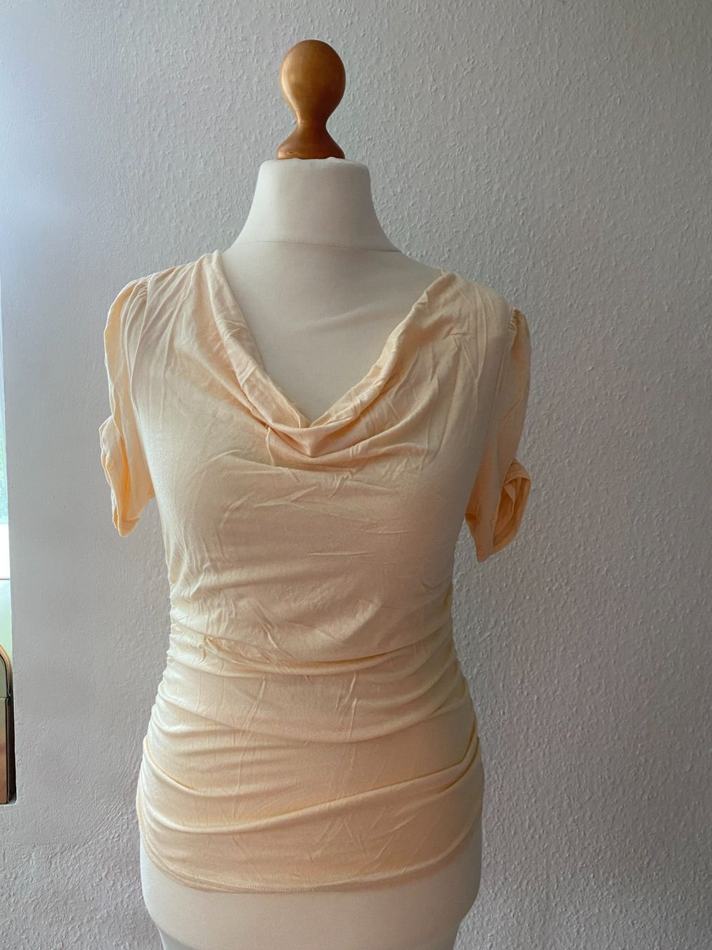 T-shirt: T-Shirt mit Wasserfallausschnitt , Gr. 38 – Usato da Stetten SH venduto da bijoux18