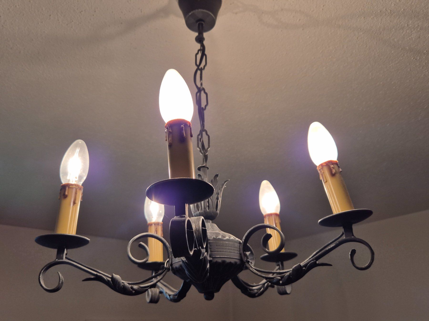Lampadari & plafoniere: Schmiedeiserner Kronleuchter 5-flammig, schwarz – Usato da Steinach venduto da ACMO32O 1