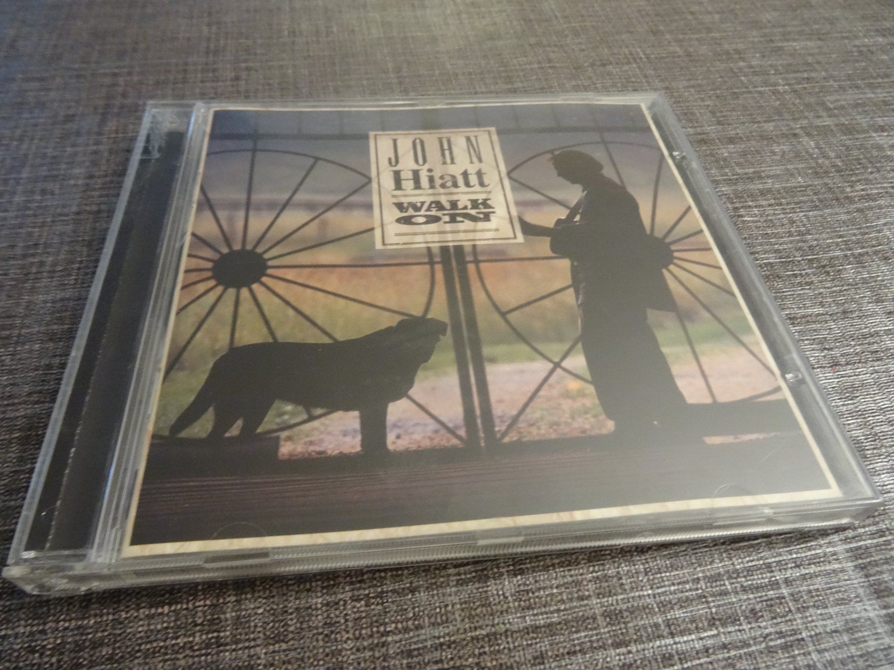 CD: John Hiatt - Walk On - CD – Usato da Olten venduto da Disc-Ausverkauf