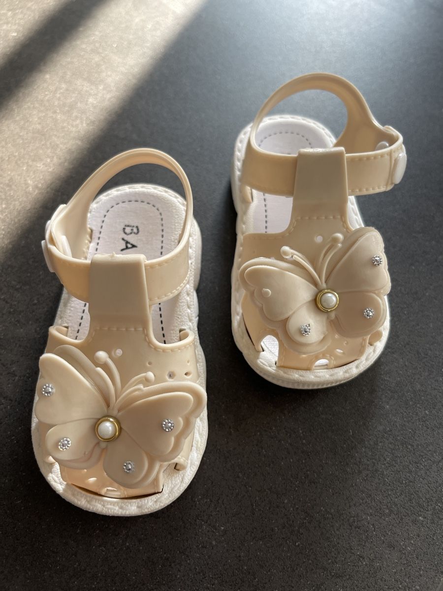 Schuhe für Mädchen: Sommer Sandalen mit Schmetterling, Gr. 21 – Gebraucht aus Engelburg von Annis_Crew