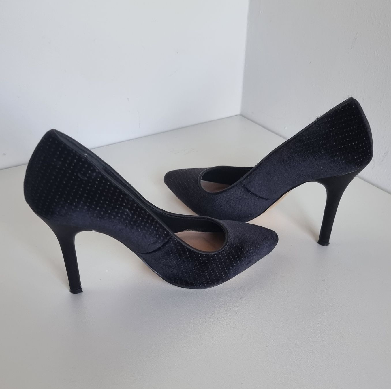 Scarpe da uomo: Ab CHF 1.- MENBUR Satin High Heels, Gr. 36 – Usato da Gontenschwil venduto da shop2hand 5