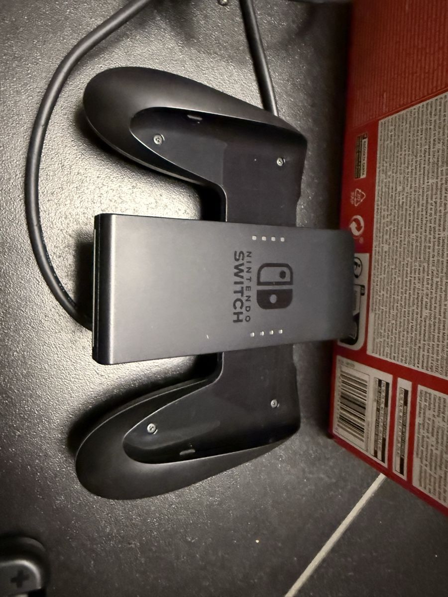 Nintendo Console: Nintendo Switch mit Zubehör und Tasche – Usato da Bilten venduto da and_6hjn 7