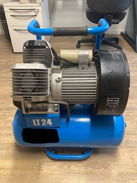 Compresseurs: Kompressor 220V, 2 Zylinder, 24 Lt. – D'occasion à Uzwil par Jimmy1971