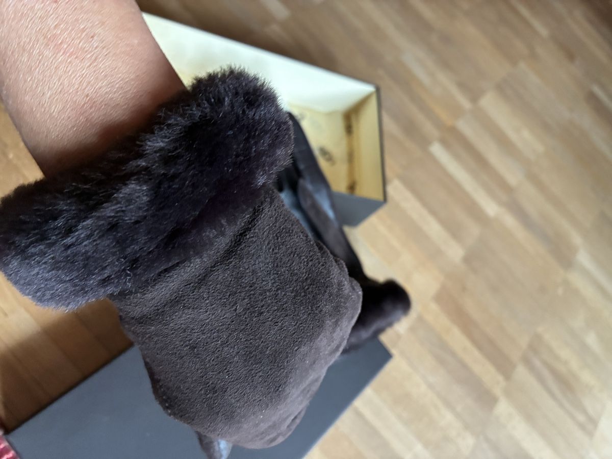 Ugg Guanti & manicotti: Ugg Damen Handschuhe – Usato da Laupen BE venduto da ole_l8gg 2