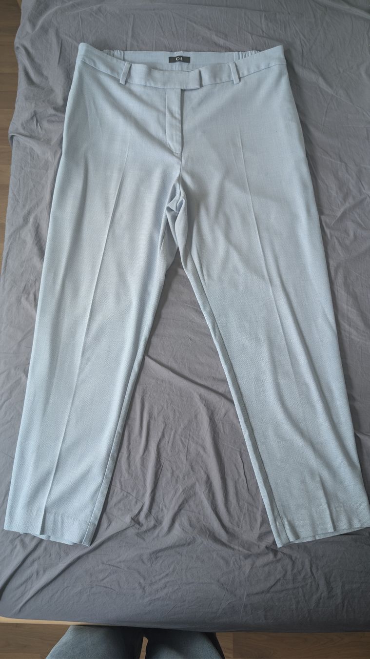 C&A Pantaloni: C&A Elegante Stoffhose Hellblau, Gr. 44 – Usato da Wädenswil venduto da coconut1289