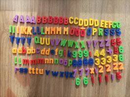 Magnetbuchstaben und Zahlen Set bunt gebrauchter Zustand