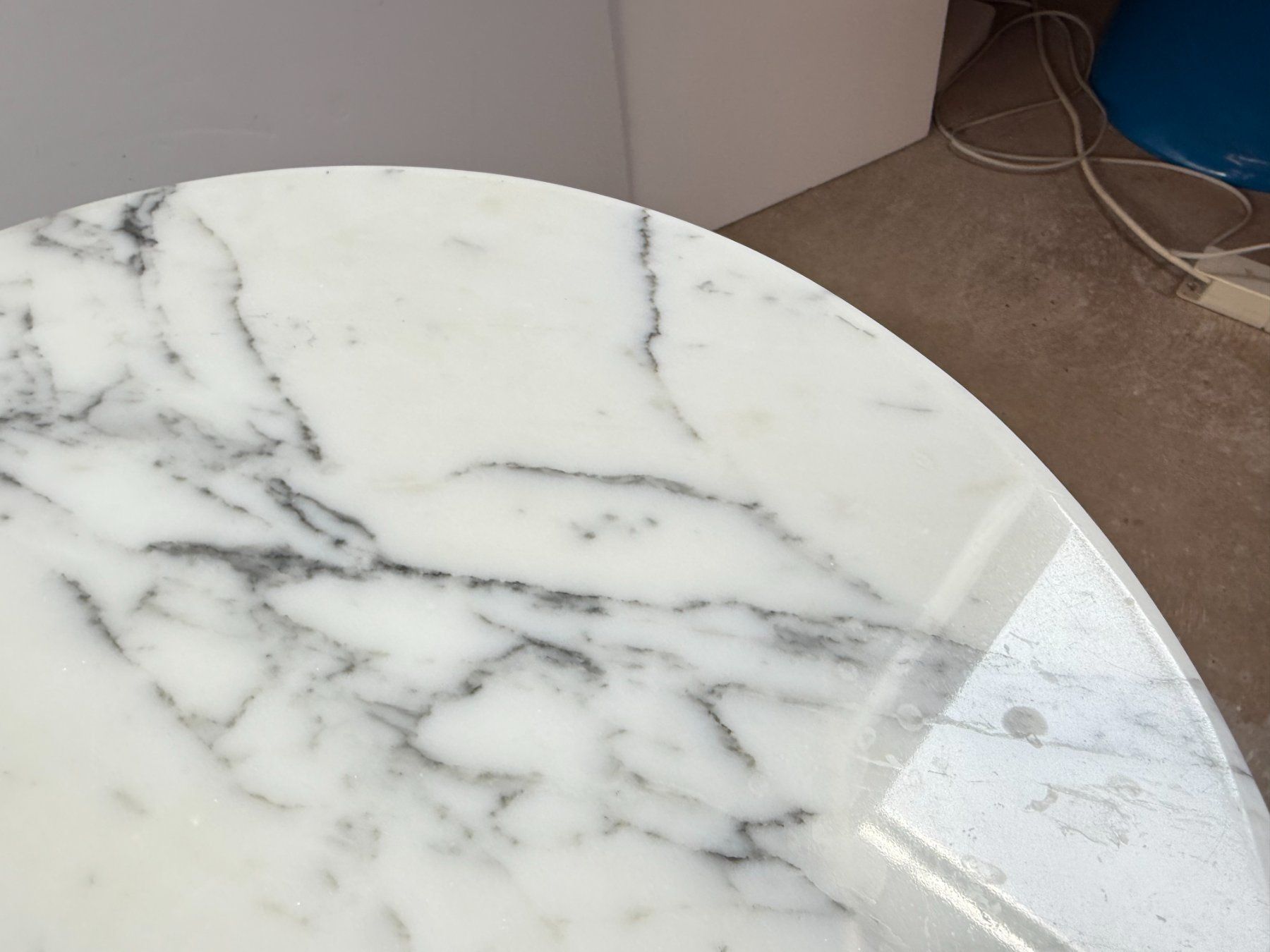 Knoll Tavoli: Knoll Tulip Side Table Marmor // Eero Saarinen – Usato da Schinznach-Dorf venduto da mix 6