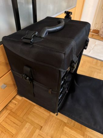 Kosmetik Trolley. Rollkoffer für mobiles arbeiten.