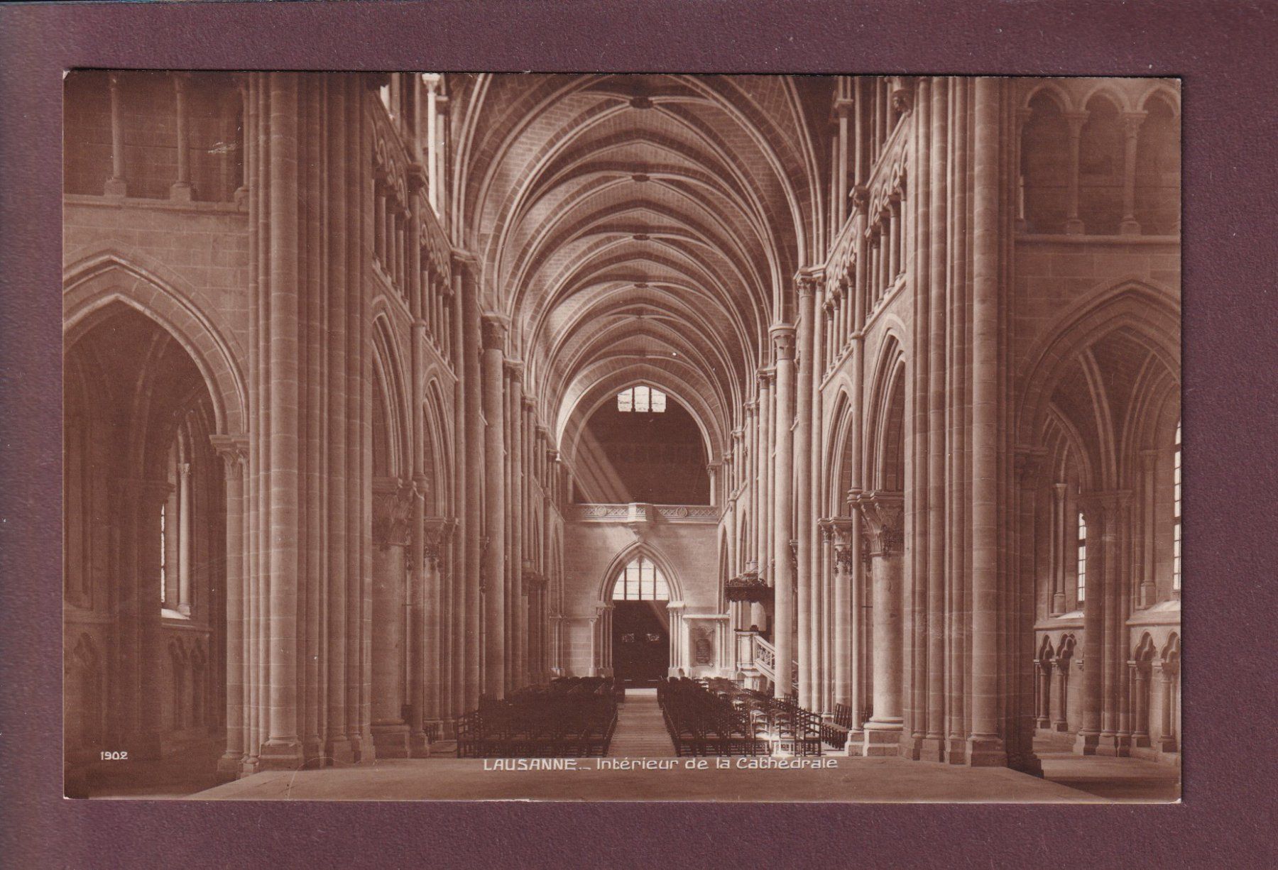 Cartoline postali: LAUSANNE - Cathédrale - Intérieur – Usato da Pully venduto da nicecards